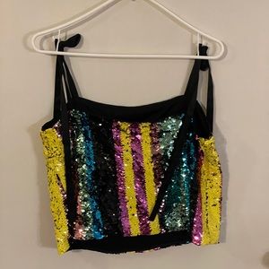 Sequence multi color crop tank with tie strap